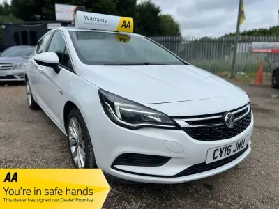 Used Vauxhall Astra 2016 White Hatchback