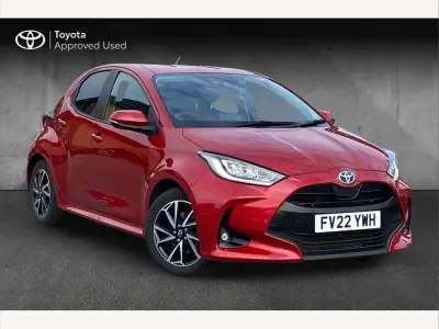Used Toyota Yaris Hybrid Design 116 HP (85 kW) 2022 Red Hatchback