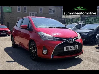 Used Toyota Yaris Design 99 HP (72 kW) 2016 Red Hatchback
