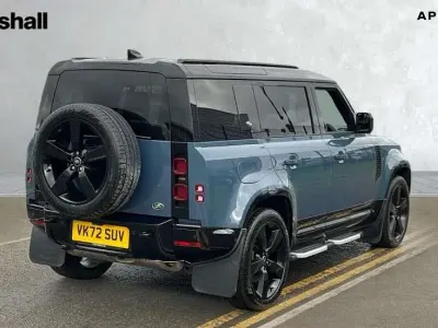 Käytetty Land Rover Defender HSE Dynamic 404 HP (297 kW) 2022 Sininen Katumaasturi