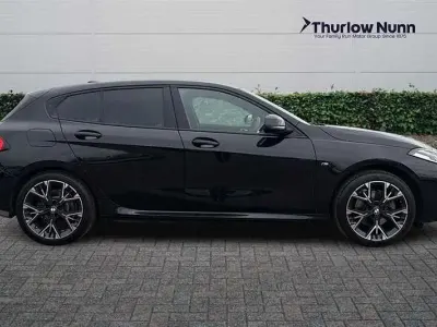 Begagnad BMW 120 M Sport 170 HK (125 kW) 2025 Svart Halvkombi