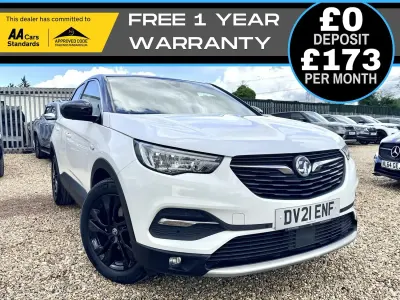Used Vauxhall Grandland X SRi 130 HP (95 kW) 2021 White SUV
