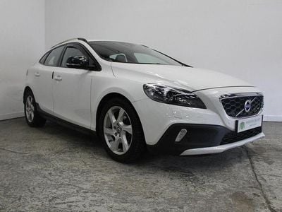 Used Volvo V40 2015 White Hatchback