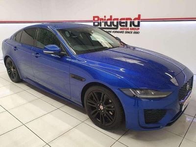 Usado Jaguar XE R-Dynamic 180 HP (132 kW) 2019 Azul Sedan
