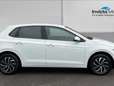 Begagnad VW Polo Life 95 HK (69 kW) 2023 Vit Halvkombi