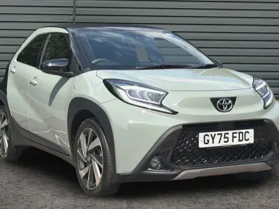 Used Toyota Aygo X 72 HP (52 kW) 2025 Green SUV