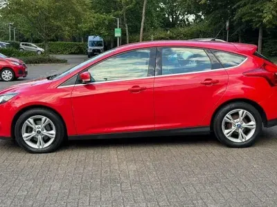 Used Ford Focus Zetec 125 HP (91 kW) 2013 Red Hatchback