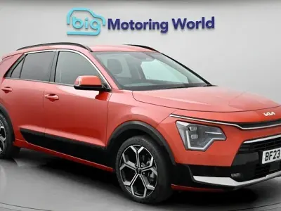 Używany Kia Niro 141 KM (103 kW) 2023 Pomarańczowy SUV
