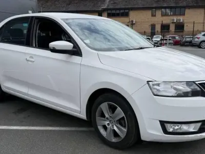 Used Skoda Rapid SE 2017 White Hatchback