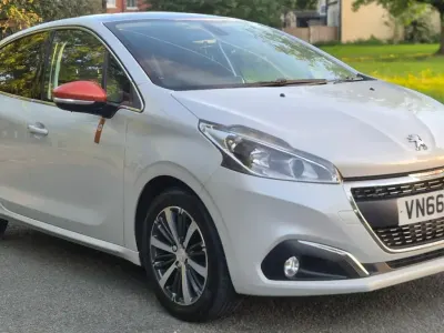 Used Peugeot 208 Roland Garros 2016 White Hatchback