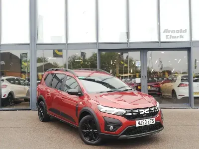 Usado Dacia Jogger Extreme 109 HP (80 kW) 2023 Castanho Monovolume