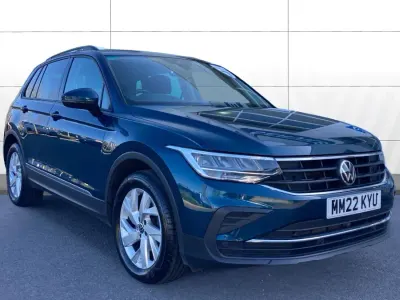 Begagnad VW Tiguan Life 150 HK (110 kW) 2022 Blå SUV