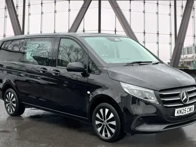 Usado Mercedes Vito 190 HP (139 kW) 2025 Preto Van