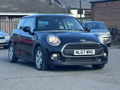 Begagnad Mini ONE Hatch 2017 Svart Halvkombi