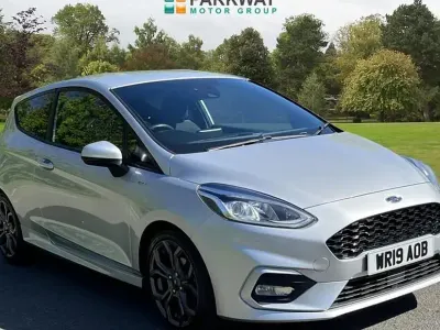 Usado Ford Fiesta ST-Line 125 HP (91 kW) 2019 Prateado Citadino