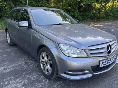 Używany Mercedes C220 Executive 2013 Srebrny Kombi