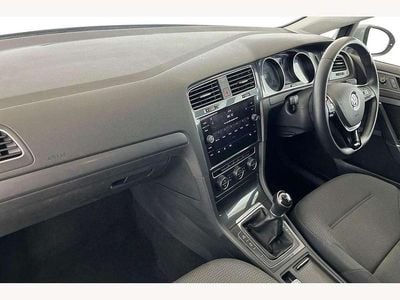 Used VW Golf VII SE 130 HP (95 kW) 2019 Silver Hatchback