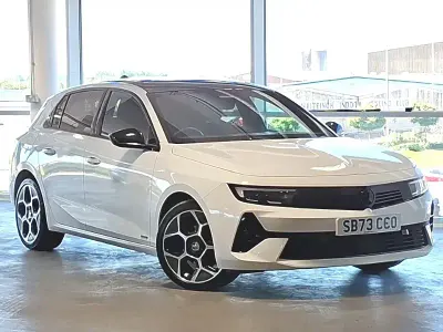 Used Vauxhall Astra Ultimate 130 HP (95 kW) 2023 White Hatchback