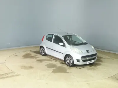 Used Peugeot 107 68 HP (50 kW) 2012 Silver Hatchback