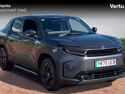 Usado Toyota Urban Cruiser Design 127 kW (174 CV) 2025 Gris SUV