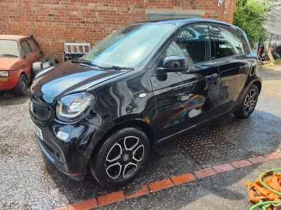 Used Smart ForFour Premium 71 HP (52 kW) 2017 Black Hatchback