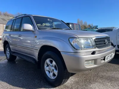 Usado Toyota Land Cruiser 204 HP (150 kW) 2000 Prateado SUV