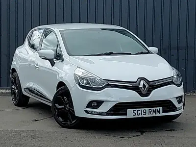 Used Renault Clio Iconic 90 HP (66 kW) 2019 White Hatchback