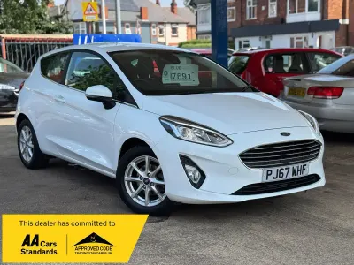 Used Ford Fiesta Zetec 85 HP (62 kW) 2017 White Hatchback
