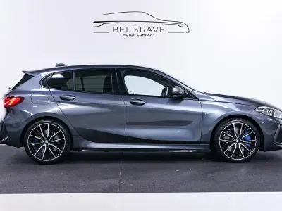 Begagnad BMW M135 Comfort Edition 306 HK (225 kW) 2022 Grå Halvkombi