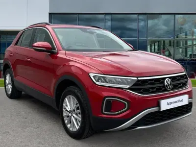 Used VW T-Roc Life 150 HP (110 kW) 2023 Red SUV