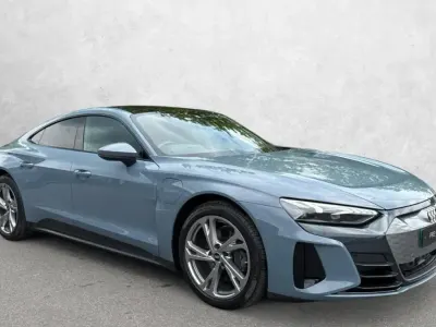 Begagnad Audi e-tron GT quattro Advanced 389 kW (530 HK) 2023 Grå Sedan