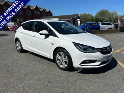 Second-hand Vauxhall Astra Design Edition 110 CP (80 kW) 2018 Alb Hatchback