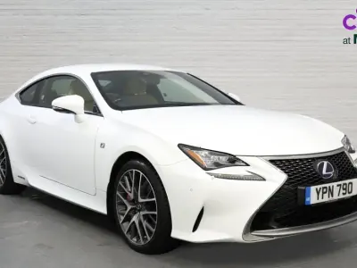 Begagnad Lexus RC300h Sport Line 223 HK (164 kW) 2016 Vit Sportkupé