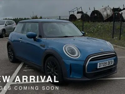 Used Mini ONE Classic 101 HP (74 kW) 2022 Blue Hatchback