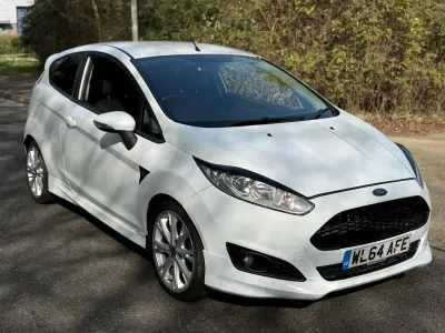 Used Ford Fiesta Zetec 123 HP (90 kW) 2014 White Hatchback