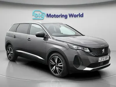 Usado Peugeot 5008 Premium 130 HP (95 kW) 2023 Cinzento SUV