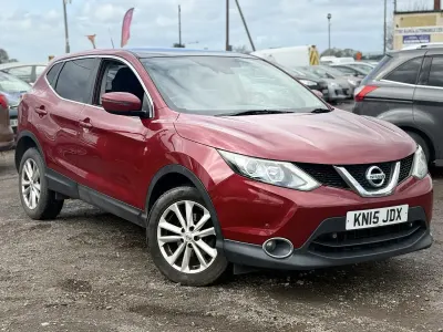 Used Nissan Qashqai Acenta+ 110 HP (80 kW) 2015 Red SUV