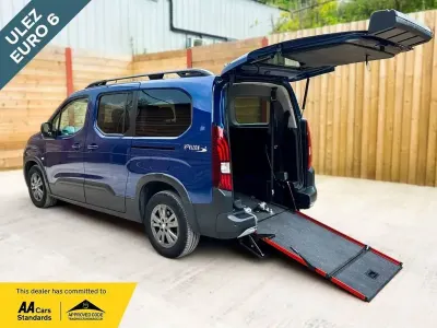 Second-hand Peugeot Rifter Access 131 CP (96 kW) 2023 Albastru Monovolum