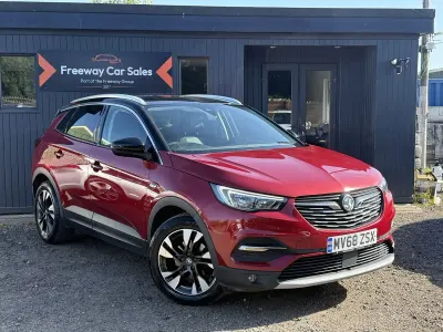 Used Vauxhall Grandland X Sport 130 HP (95 kW) 2018 Red SUV