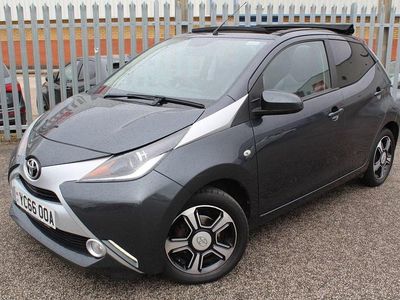 Begagnad Toyota Aygo X-clusiv 69 HK (50 kW) 2016 Grå Halvkombi