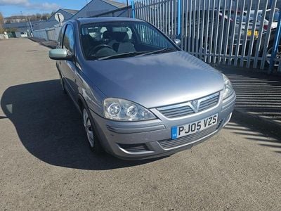 Used Vauxhall Corsa Design Edition 80 HP (58 kW) 2005 Silver Hatchback