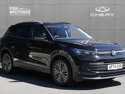 Usado VW Tiguan Match 128 CV (94 kW) 2025 Negro SUV