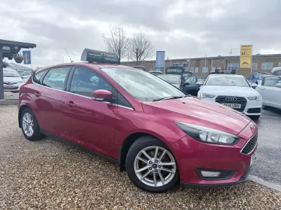 Używany Ford Focus Zetec 115 KM (84 kW) 2015 Czerwony Hatchback
