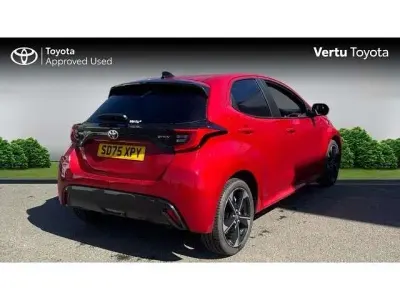 Used Toyota Yaris Hybrid 131 HP (96 kW) 2025 Red Hatchback