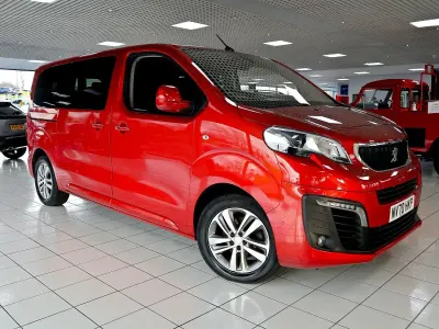 Begagnad Peugeot Traveller Allure 2020 Röd Minibuss