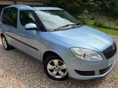Usado Skoda Roomster SE 105 HP (77 kW) 2013 Azul Monovolume