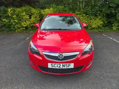 Used Vauxhall Astra Family 115 HP (84 kW) 2012 Red Hatchback