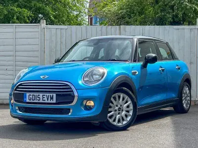 Begagnad Mini Cooper Hatch 136 HK (100 kW) 2015 Blå Halvkombi