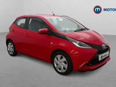 Gebraucht Toyota Aygo X-play 69 PS (50 kW) 2018 Rot Kleinwagen