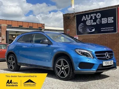 Usado Mercedes GLA200 AMG line 136 HP (100 kW) 2015 Azul SUV